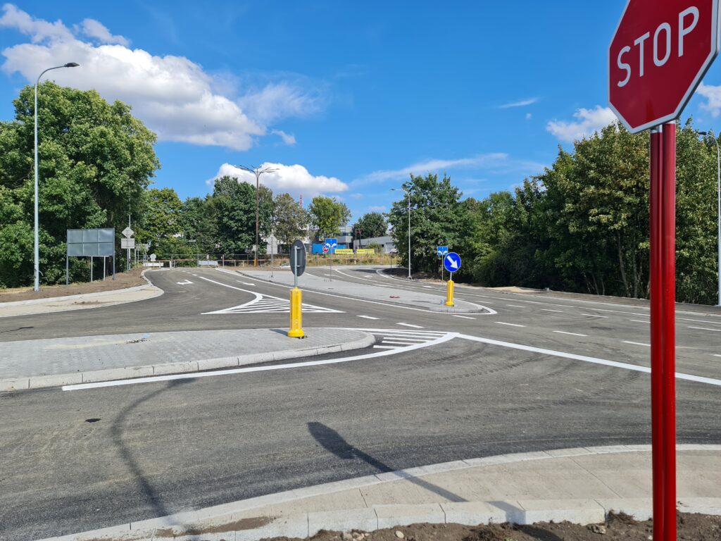 Skrzyżowanie DW 928 z ul. Krakowską w Mikołowie po przebudowie.